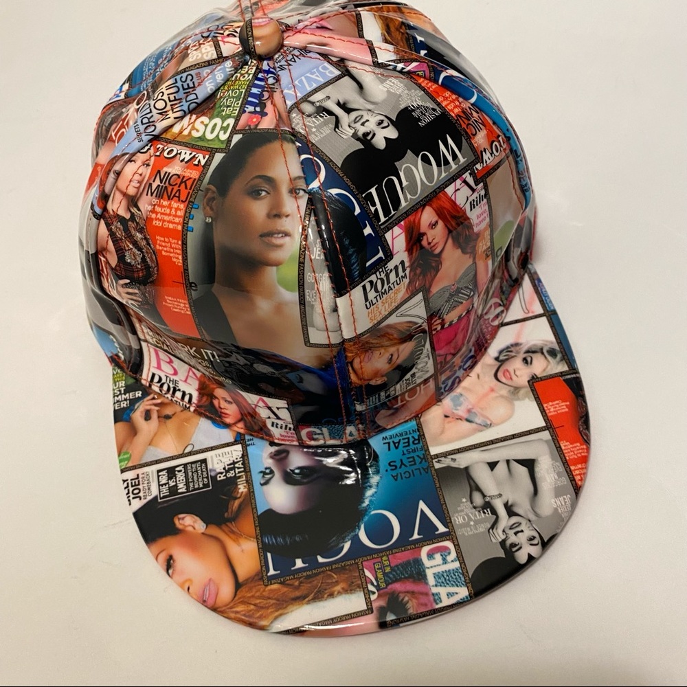 MODIVA RED SNAPBACK CELEBRITY CAP